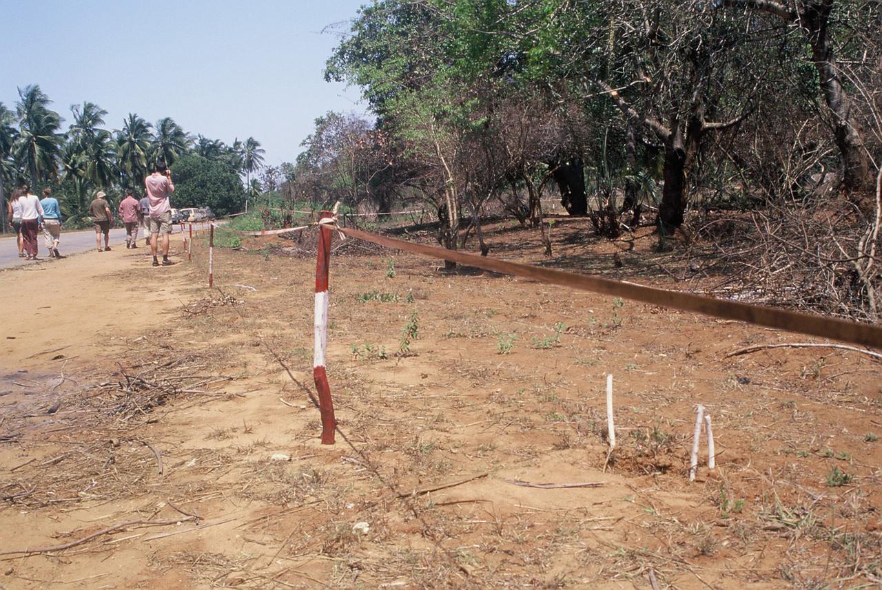 Ein abgesperrtes Gelände in Mosambik, wo Landminen vergruben wurden. 