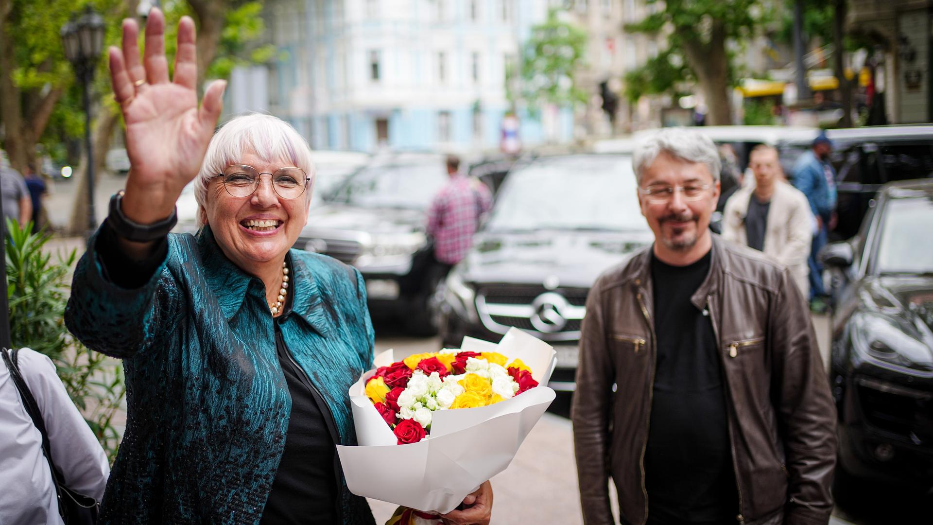Der bisherige ukrainische Kulturminister Olexandr Tkatschenko in Odessa neben Kulturstaatsministerin Claudia Roth (Bündnis 90/Die Grünen). Der bisherige ukrainische Kulturminister Olexandr Tkatschenko in Odessa neben Kulturstaatsministerin Claudia Roth (Bündnis 90/Die Grünen).