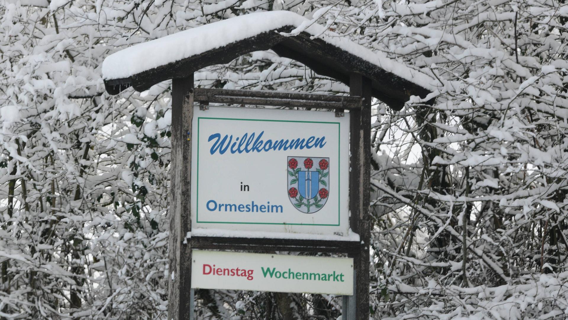 Neuschnee verzaubert die Landschaft im Saarland am Freitag 15.1.2021. Hier die Ortschaft Ormesheim im Bliesgau. 