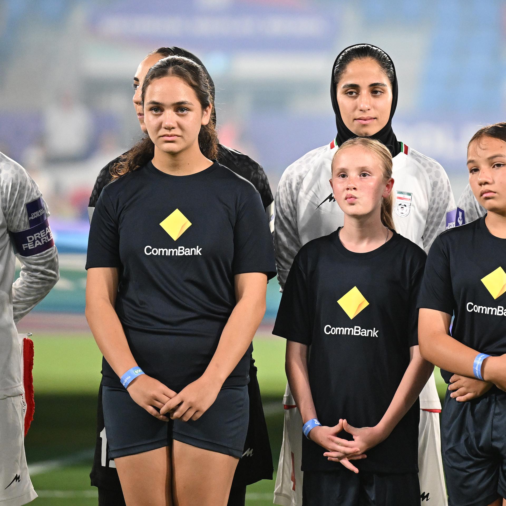 Spielerinnen der Islamischen Republik Iran während der iranischen Nationalhymne beim Spiel des Asien Cup zwischen Südkorea und dem Iran