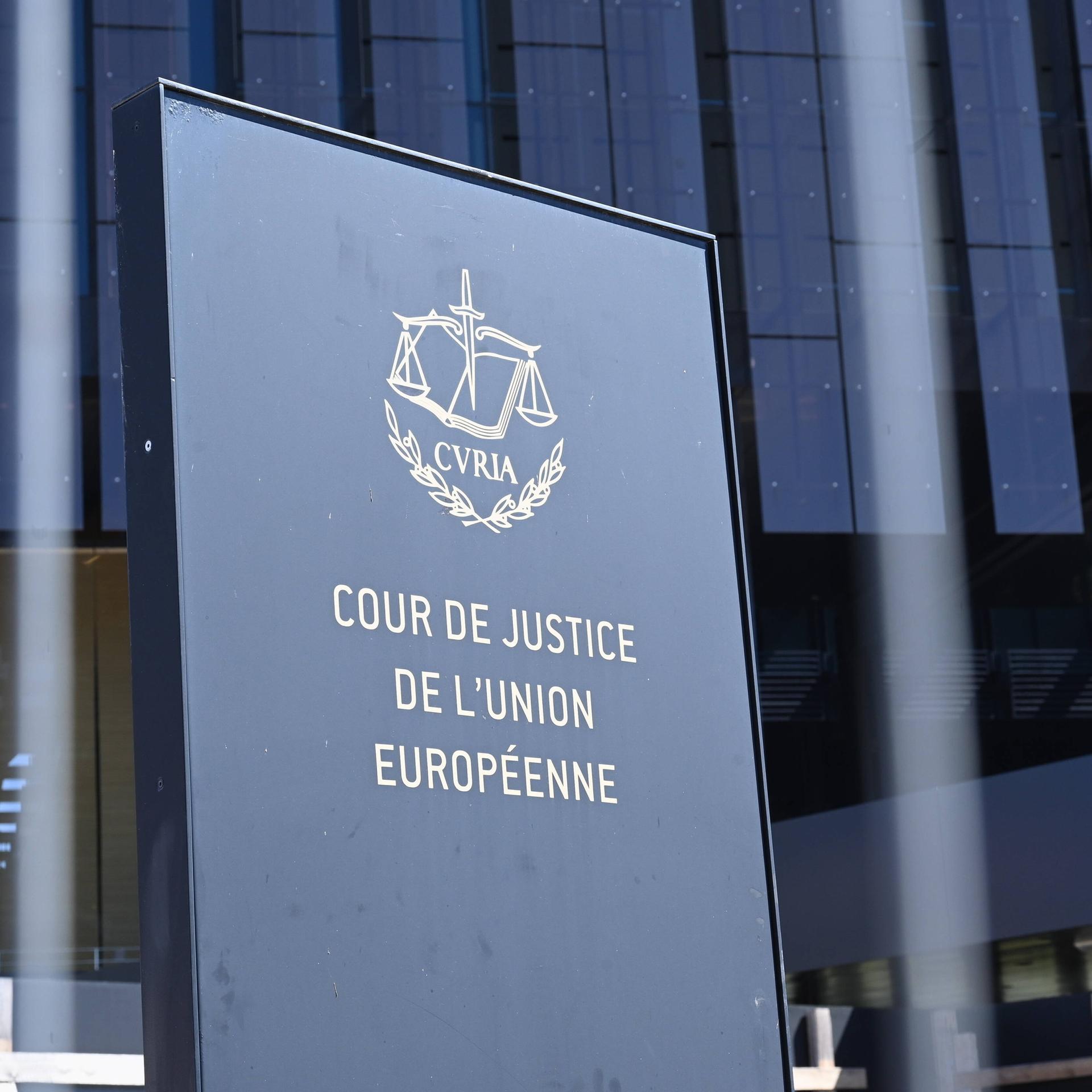 Ein Schild vor dem Europäischen Gerichtshof.