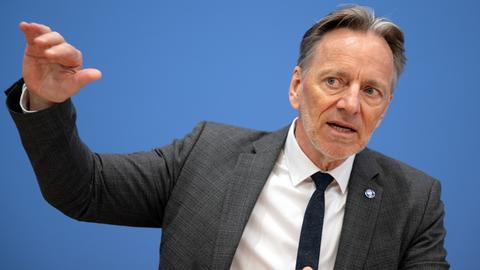Holger Münch spricht während einer Pressekonferenz (2024).