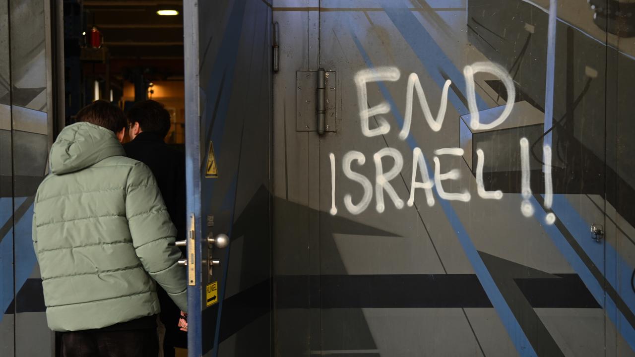 "End Israel" wurde an die Fassade der Technischen Universität München geschmiert "End Israel" wurde an die Fassade der Technischen Universität München geschmiert