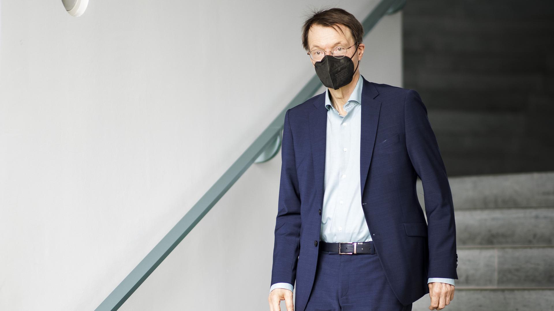 Karl Lauterbach (SPD), Bundesminister für Gesundheit, hat sich mit Corona infiziert Karl Lauterbach (SPD), Bundesminister für Gesundheit, hat sich mit Corona infiziert