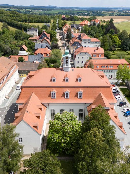 Die Kirche der Brüdergemeine Herrnhut (Luftaufnahme mit einer Drohne).