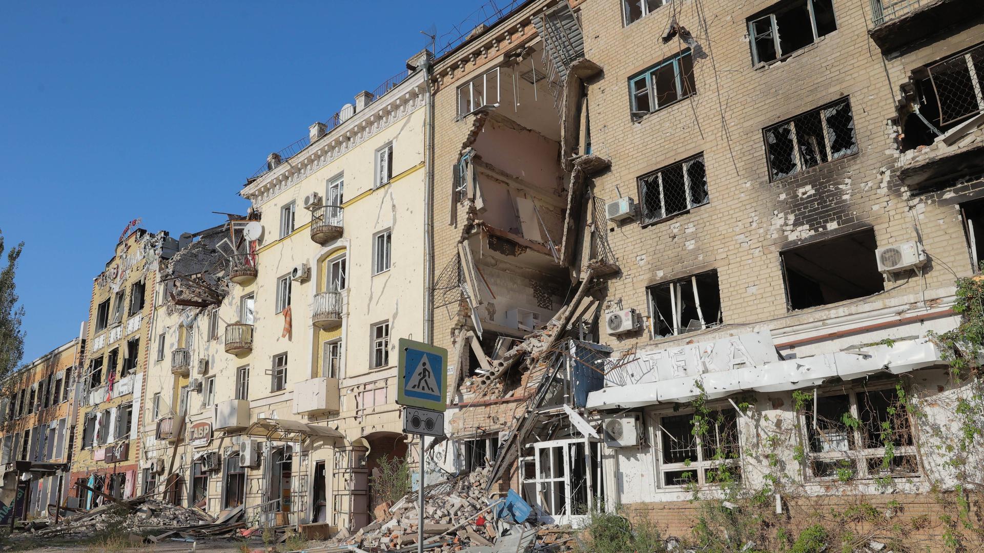 Das Bild zeigt vom Krieg zerstörte Häuser.