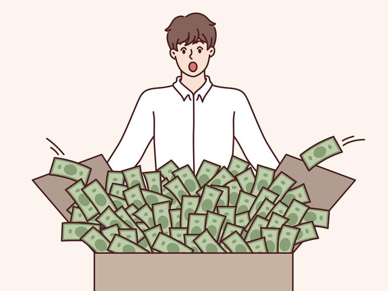 Ein schockierter Mann schaut auf eine Kiste voller Geld und ist überrascht, einen großen Gewinn aus einer Investition in den Aktienmarkt zu erhalten.