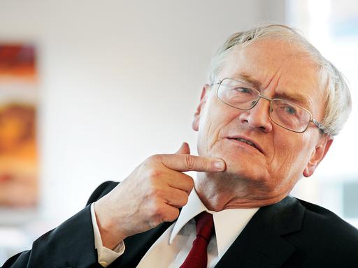 Porträtfoto von August Hanning. Ehemaliger Staatssekretär im Bundesinnenministerium und früherer Präsident des Bundesnachrichtendienstes 