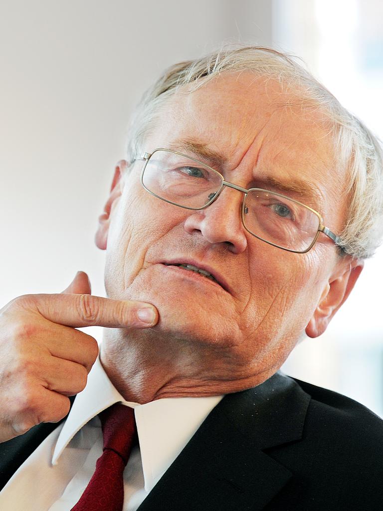 Porträtfoto von August Hanning. Ehemaliger Staatssekretär im Bundesinnenministerium und früherer Präsident des Bundesnachrichtendienstes 