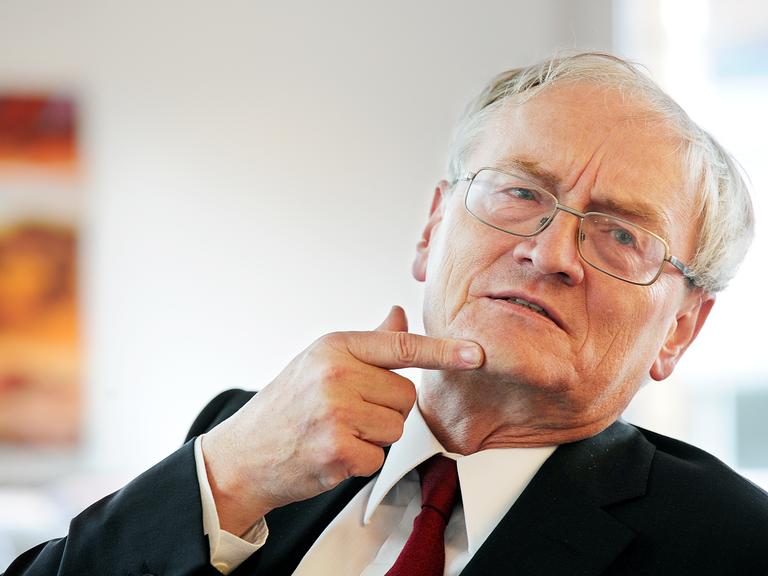 Porträtfoto von August Hanning. Ehemaliger Staatssekretär im Bundesinnenministerium und früherer Präsident des Bundesnachrichtendienstes 