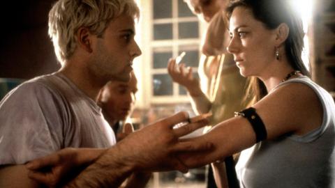 Heroinkonsumenten mit Spritzen im Film "Trainspotting" (1996) Heroinkonsumenten mit Spritzen im Film "Trainspotting" (1996)