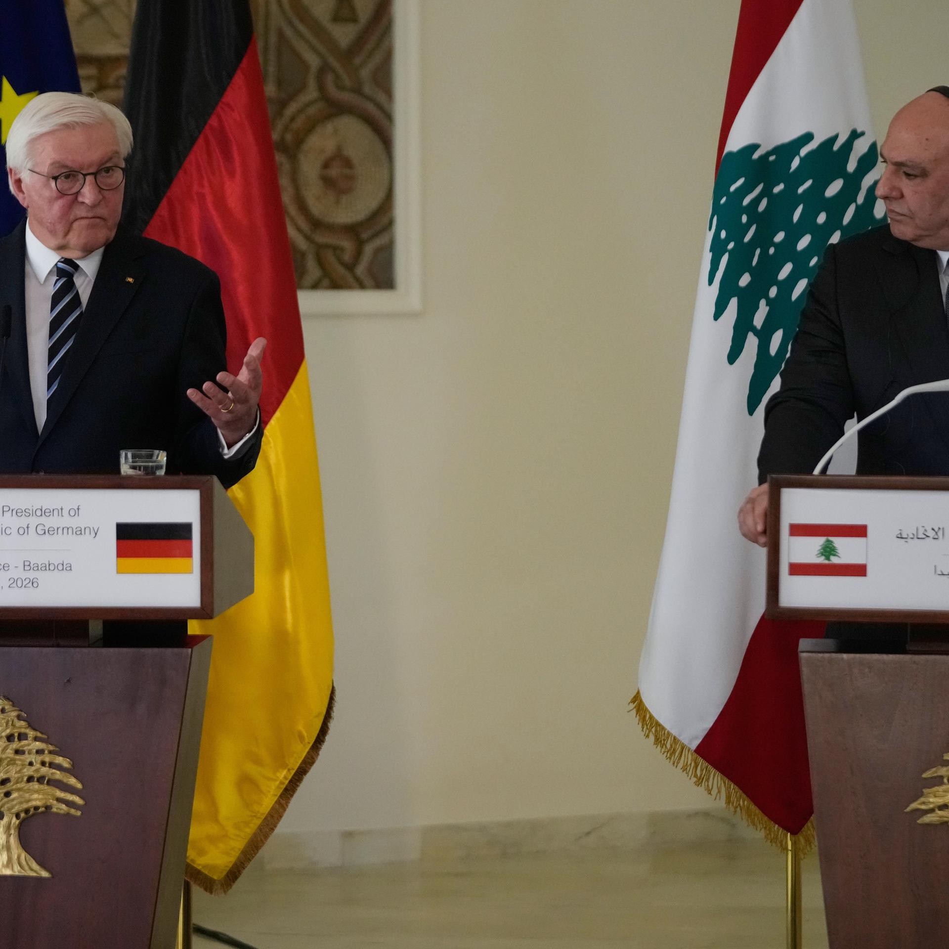 Beirut: Der libanesische Staatspräsident Joseph Aoun (r.) und Bundespräsident Frank-Walter Steinmeier geben eine gemeinsame Pressekonferenz.