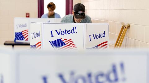 Einwohner von Cayce in South Carolina wählen in ihrem Wahllokal am Morgen der republikanischen Vorwahlen.