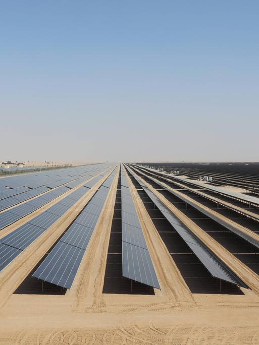 Dubai: Mohammed bin Rashid Solar Park. Einer der größten Photovoltaik-Anlagen der Welt.