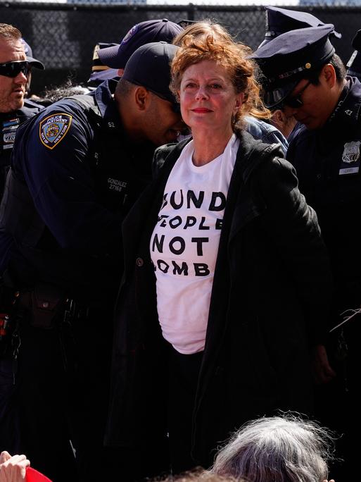 Susan Sarandon, center, and other demonstrators are arrested ahead of Israeli Prime Minister Benjamin Netanyahu's address at the 81st session of the United Nations General Assembly, Thursday, Sept. 24, 2026, in New York. (AP Photo/Madison Swart)