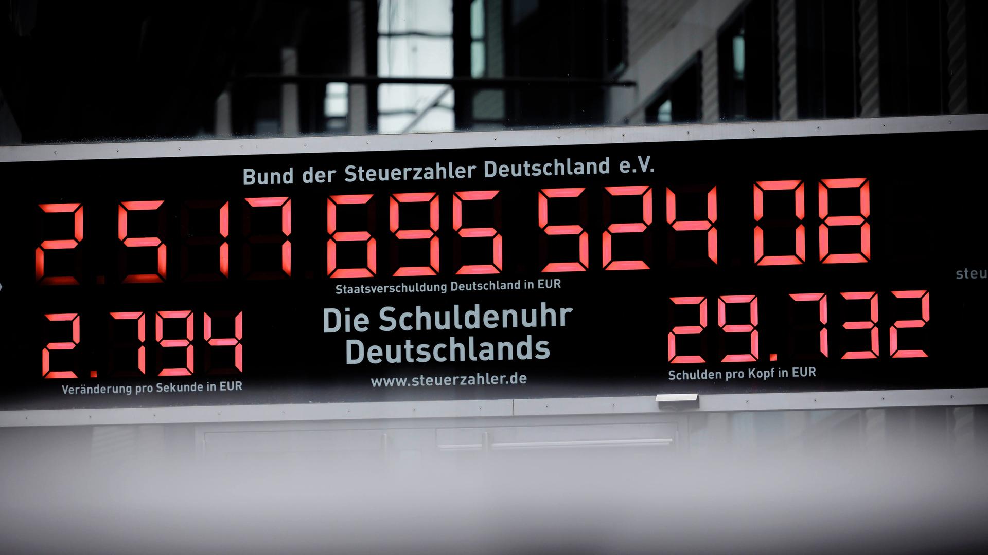 Die Schuldenuhr Deutschlands vom Bund der Steuerzahler Deutschland e.V. Berlin, 15.01.2025. Die Schuldenuhr Deutschlands vom Bund der Steuerzahler Deutschland e.V. Berlin, 15.01.2025.