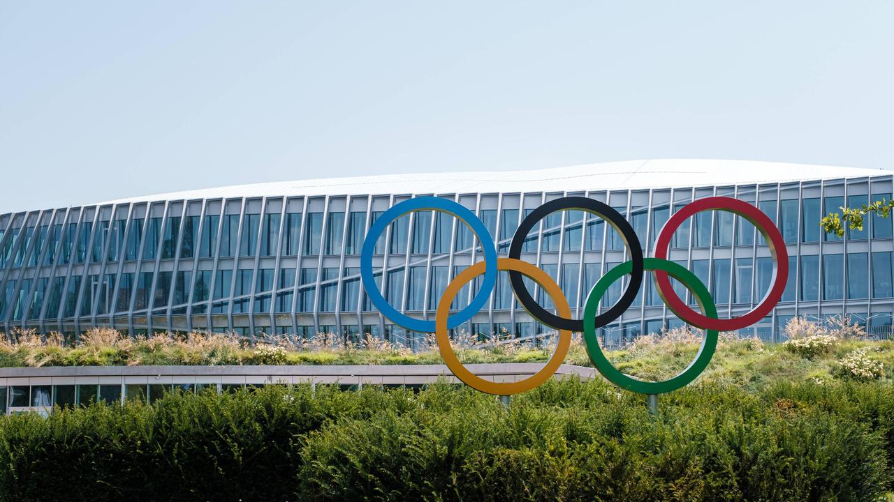 Die Olympischen Ringe vor der IOC-Zentrale in Lausanne (Schweiz).