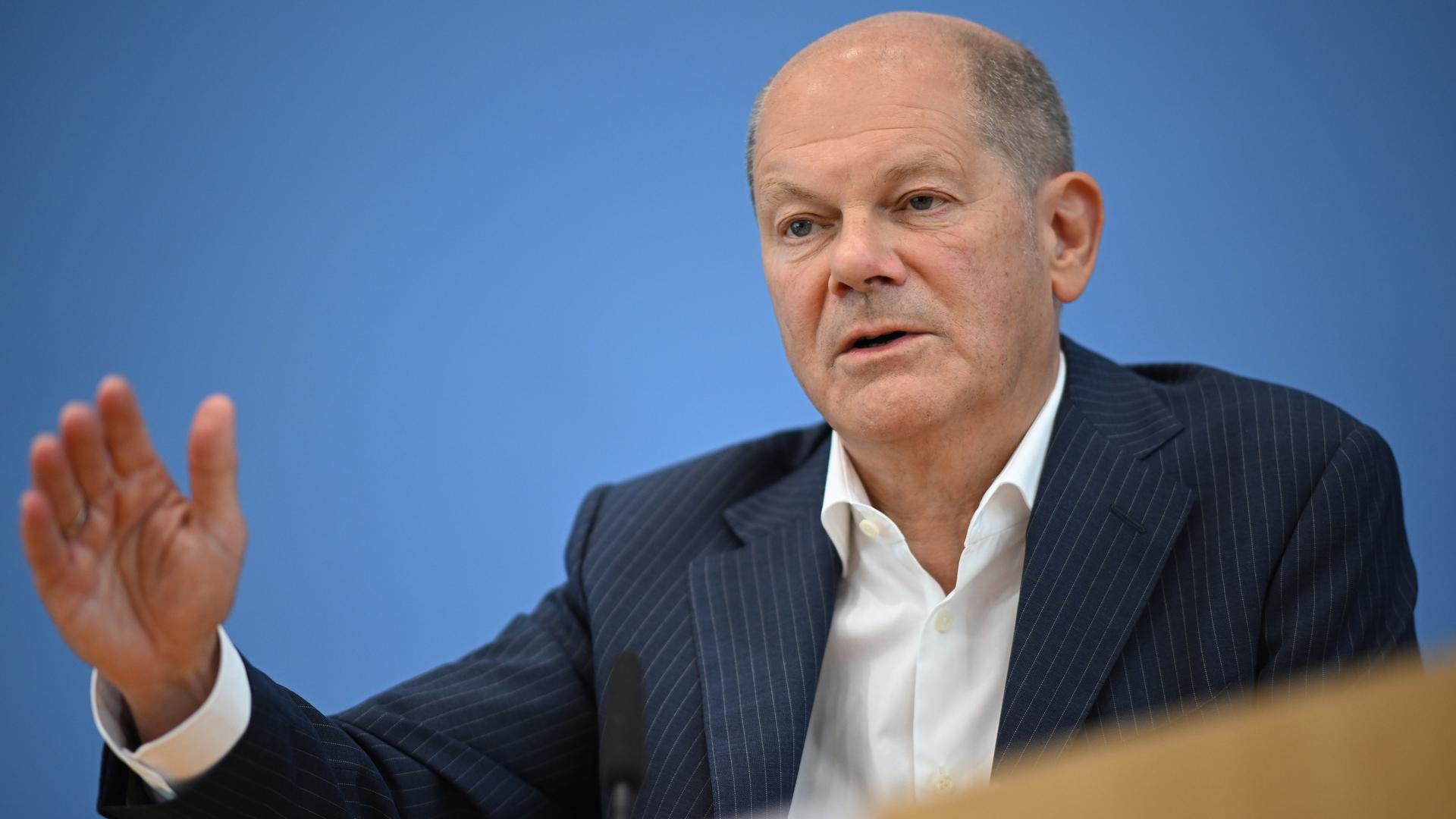 Bundeskanzler Olaf Scholz (SPD) äußerte sich auf seiner Sommer-Pressekonferenz in der Bundespressekonferenz zu aktuellen Themen der Innen- und Außenpolitik.