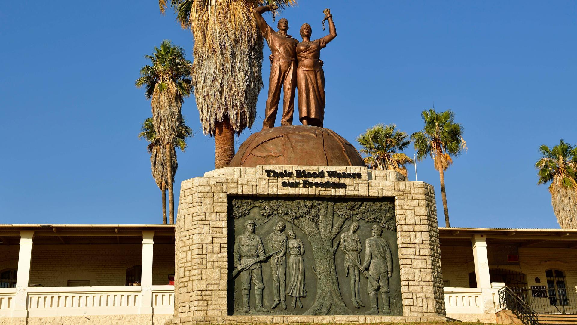 Ein Denkmal für die Opfer des Genozids an den Nama und Herero in Windhoek, Namibia.