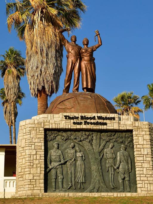 Ein Denkmal für die Opfer des Genozids an den Nama und Herero in Windhoek, Namibia.