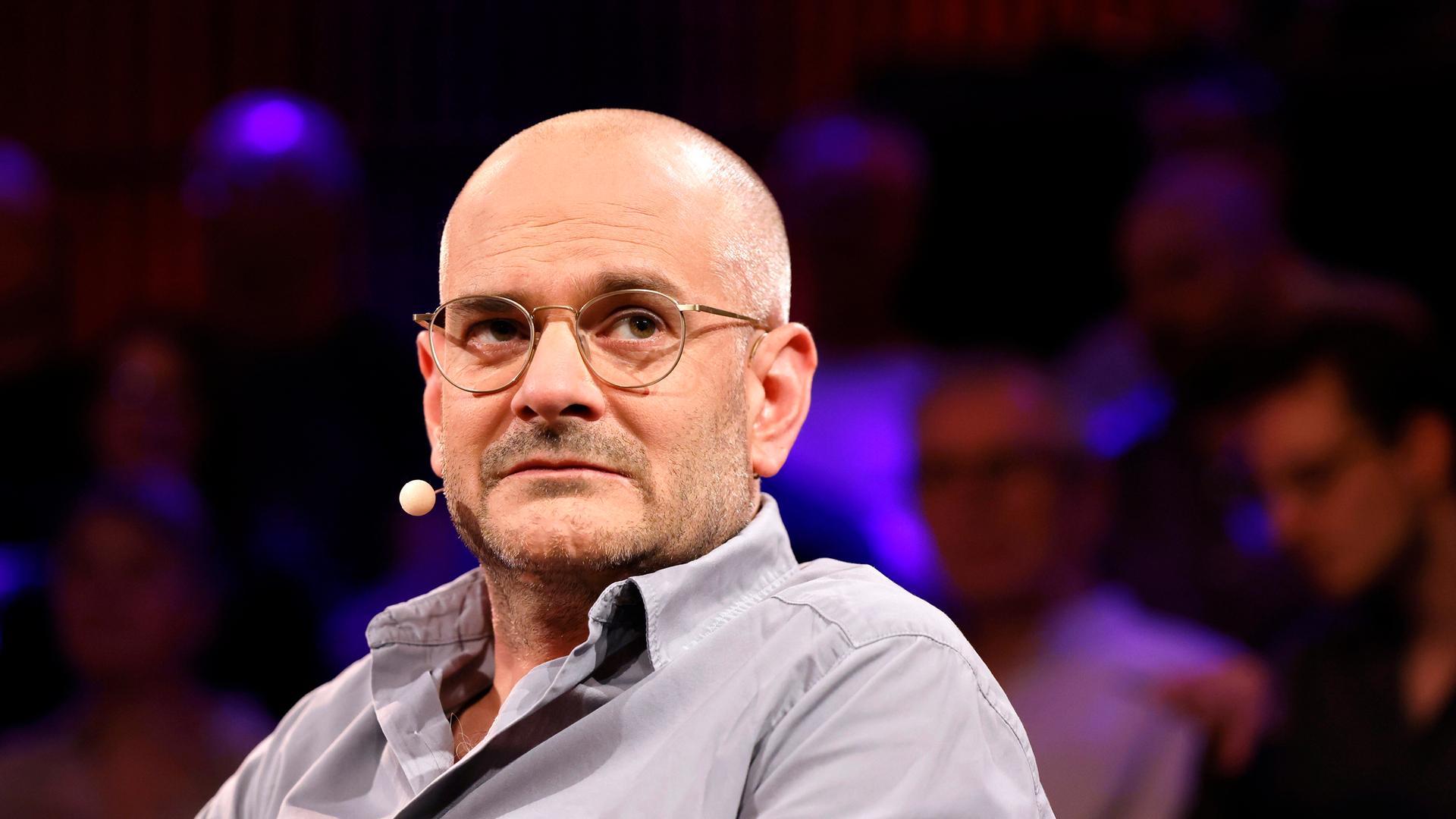 Schriftsteller Jonas Lüscher in der Phil.Cologne-Veranstaltung 'Sternstunde Philosophie auf 3sat