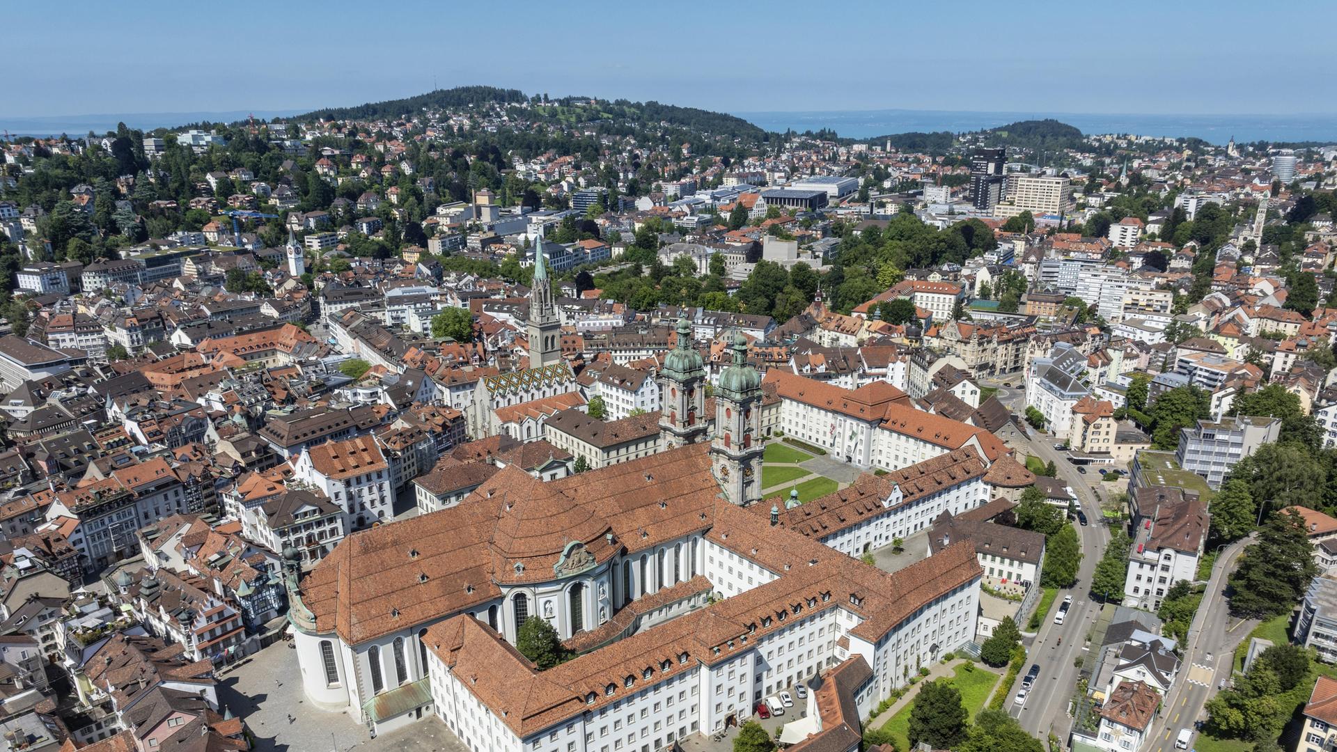 Die historische Altstadt von Sankt Gallen mit dem Klosterviertel und der Kathedrale Die historische Altstadt von Sankt Gallen mit dem Klosterviertel und der Kathedrale