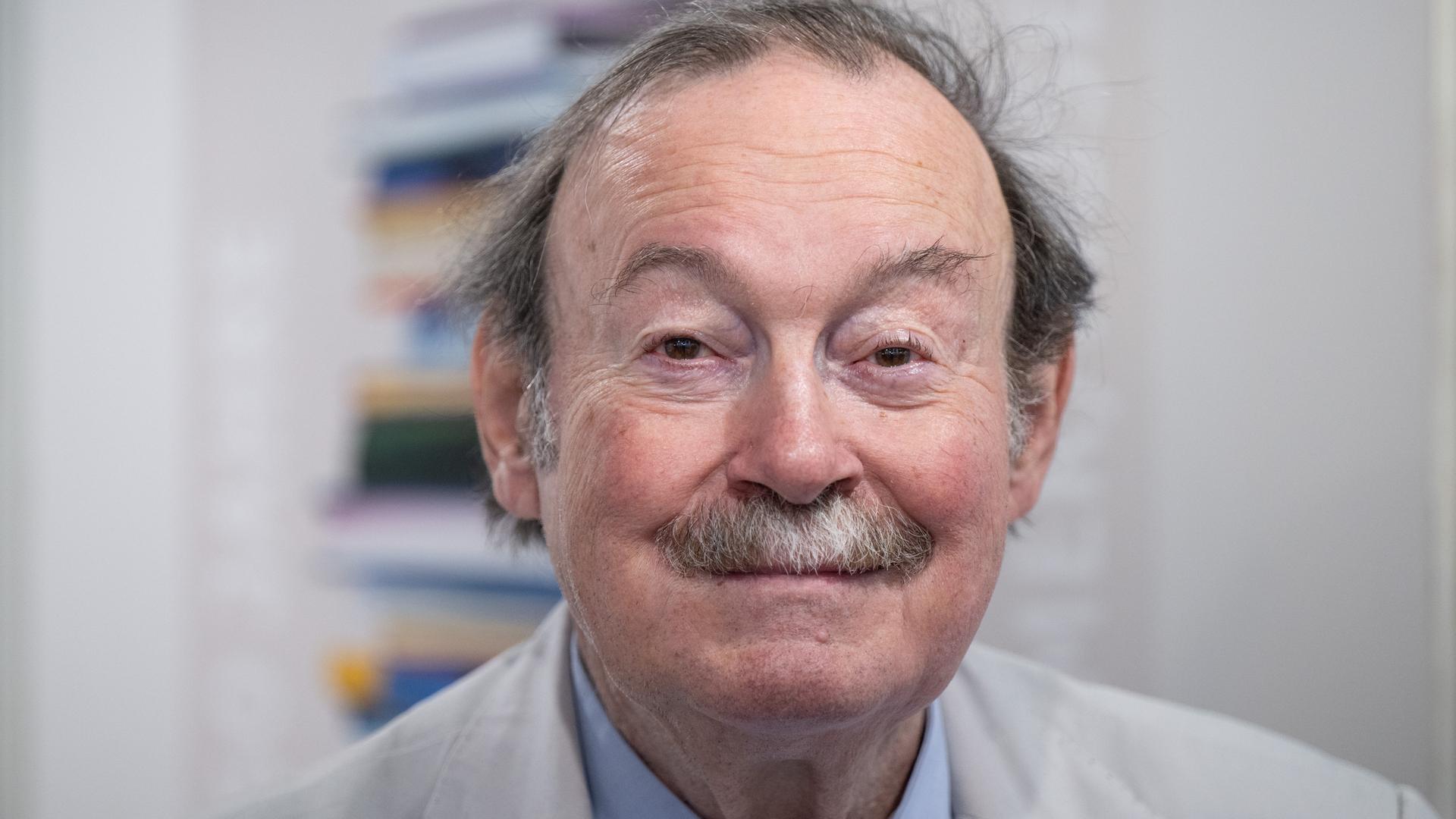Der Verleger Lothar Schirmer im Portrait Der Verleger Lothar Schirmer im Portrait