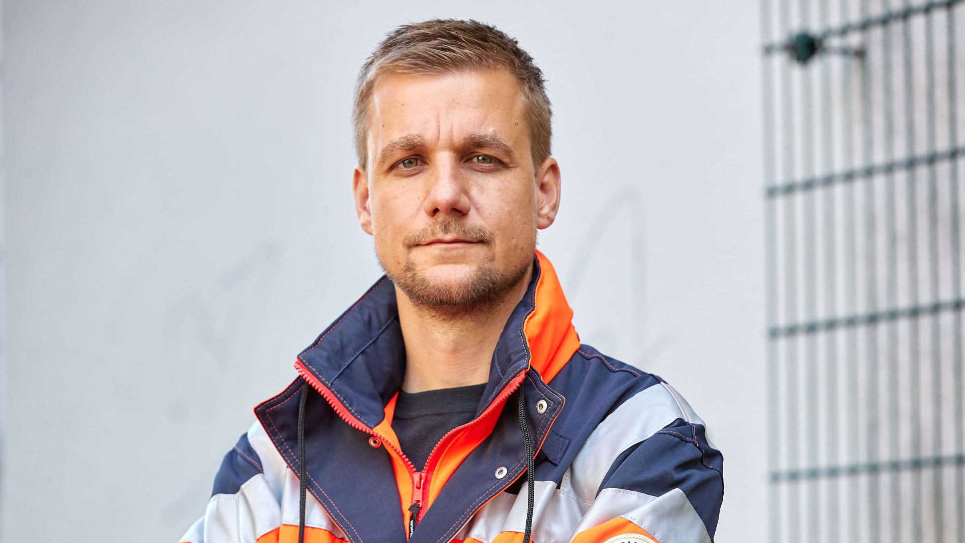 Autor und Sanitäter: Tobias Schlegel zwischen Fernsehstudio und Rettungswagen
