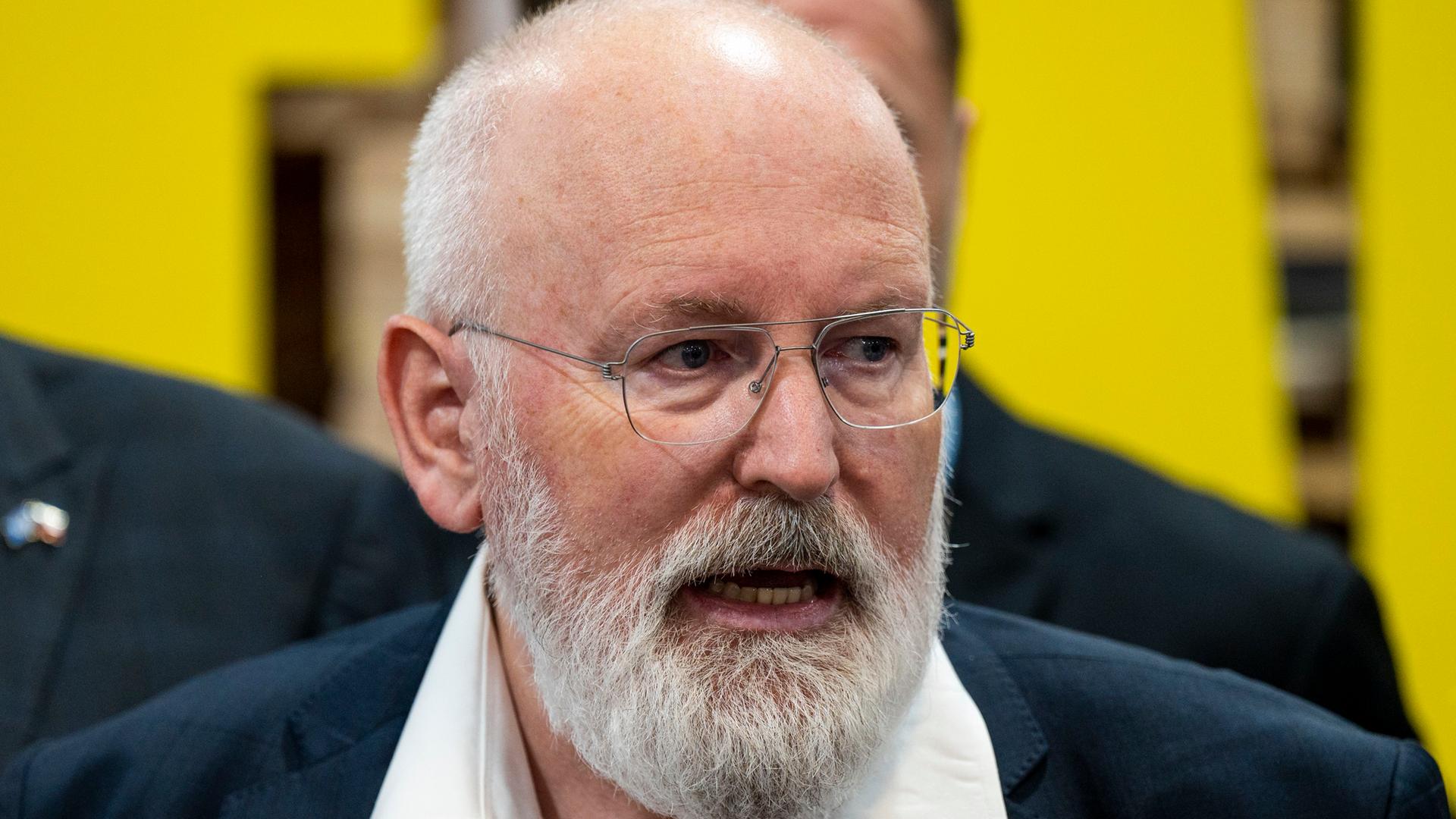 Frans Timmermans, Vizepräsident der Europäischen Kommission, spricht beim UN-Klimagipfel COP27 bei einer Pressekonferenz. Frans Timmermans, Vizepräsident der Europäischen Kommission, spricht beim UN-Klimagipfel COP27 bei einer Pressekonferenz.