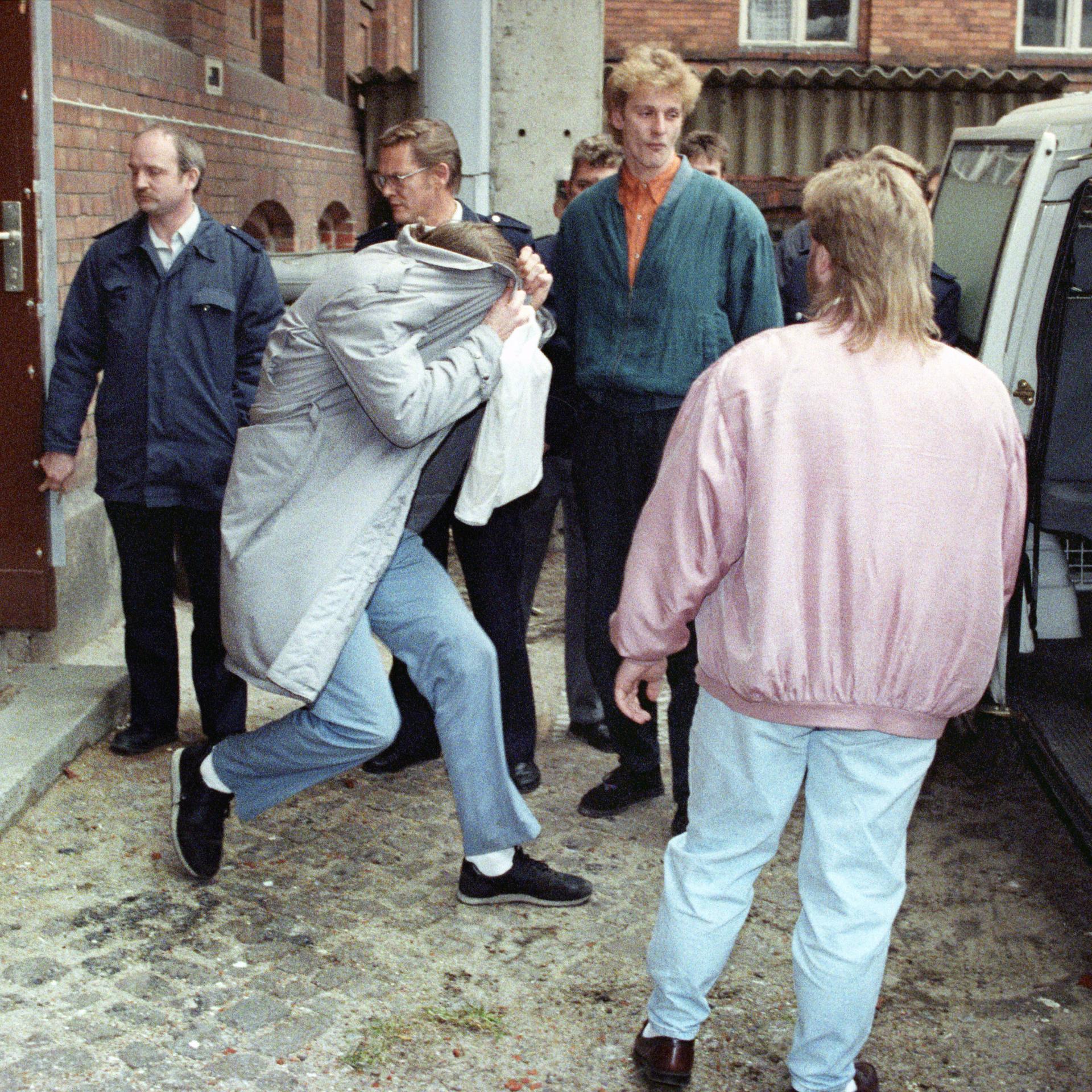 Sophie Sumburane: "Keine besonderen Auffälligkeiten" - Ein True-Crime-Roman über den letzten Serienmörder der DDR Sophie Sumburane: