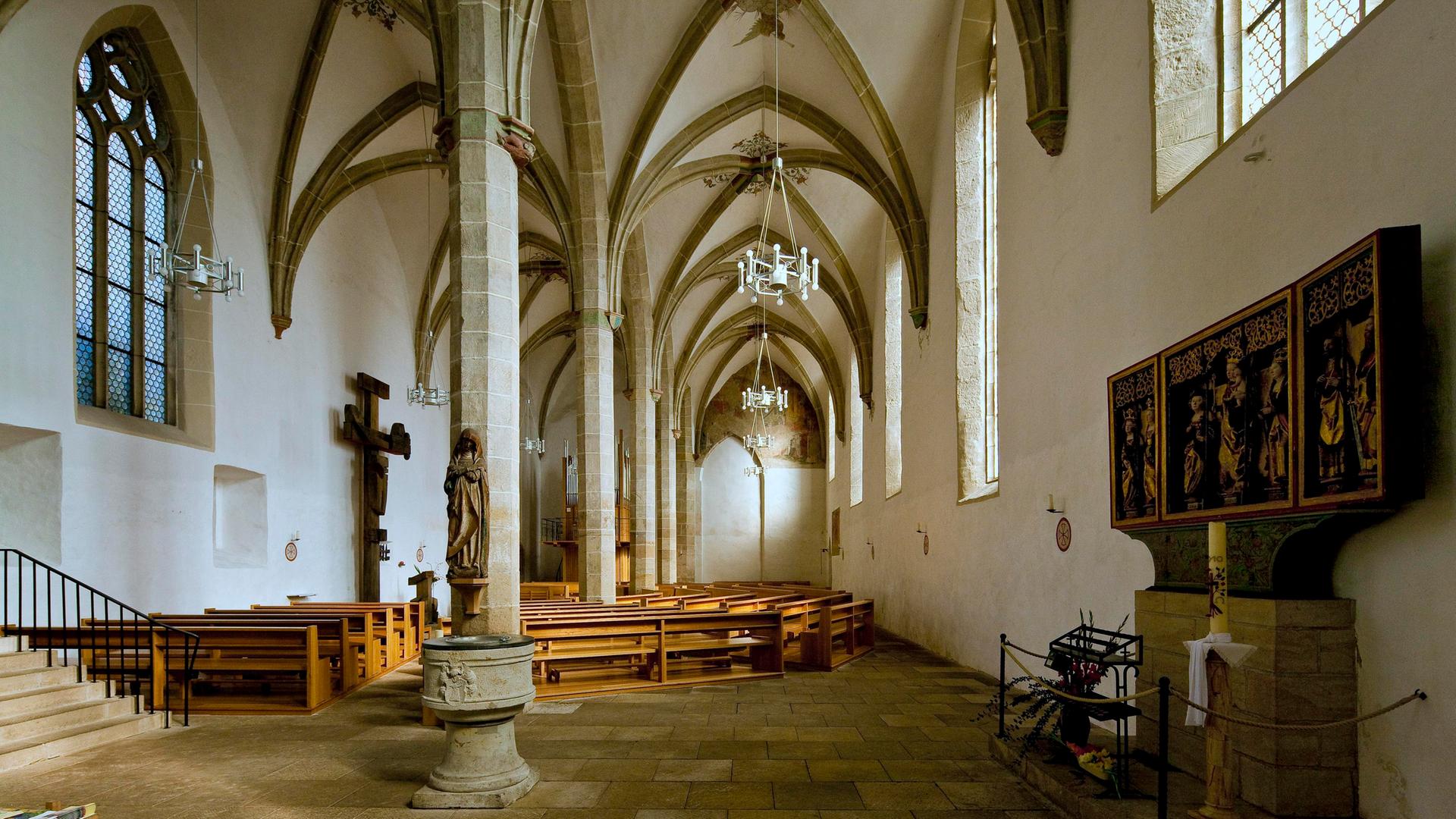 Klosterkirche St. Heinrich des ehemaligen Dominikanerklosters. Pirna ist eine Große Kreisstadt und Verwaltungssitz des Landkreises Sächsische Schweiz-Osterzgebirge. Klosterkirche St. Heinrich des ehemaligen Dominikanerklosters. Pirna ist eine Große Kreisstadt und Verwaltungssitz des Landkreises Sächsische Schweiz-Osterzgebirge.