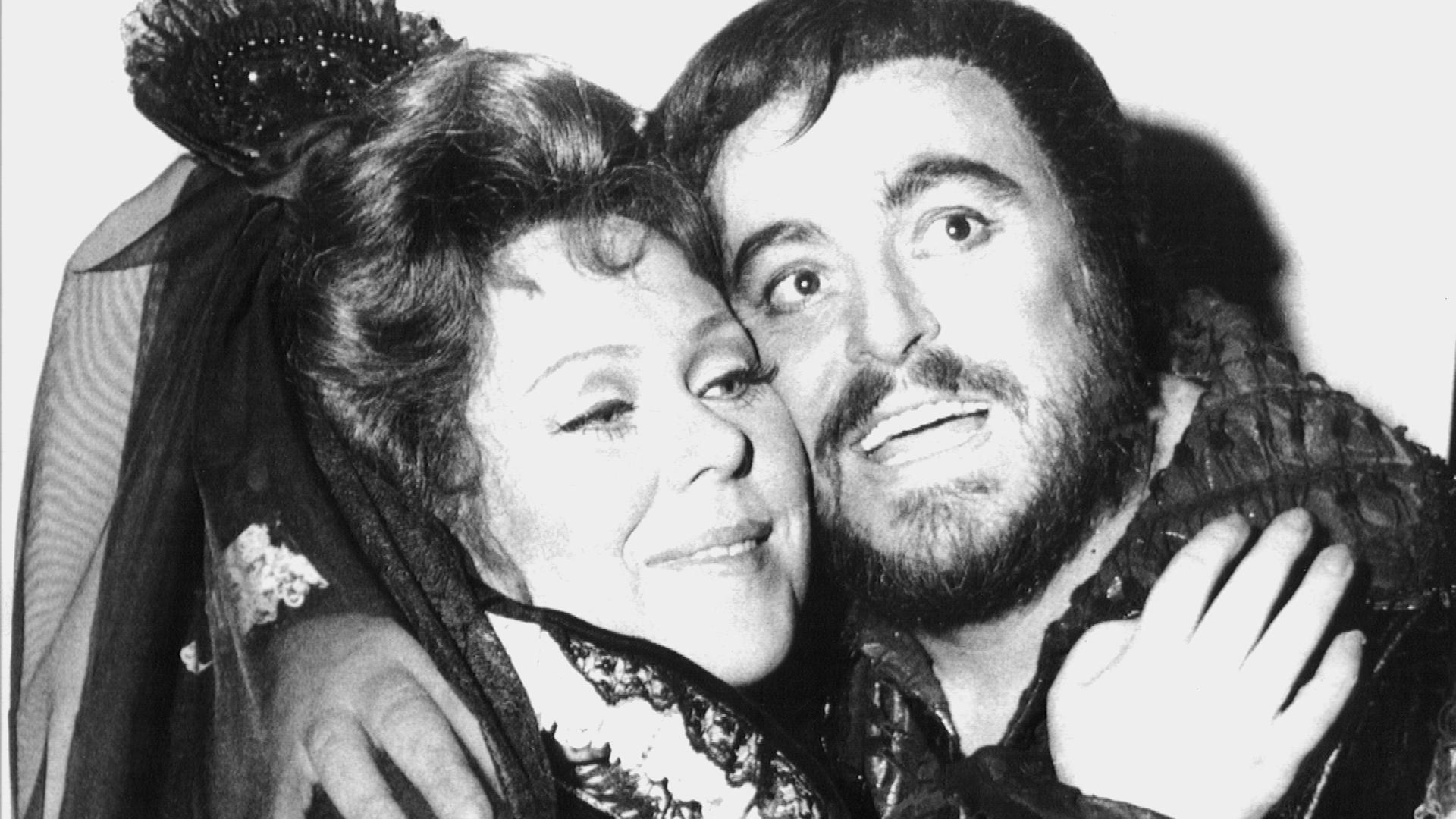 Die Opernsänger Renata Scotto und Luciano Pavarotti am 12. Oktober 1976 an der New Yorker Met.