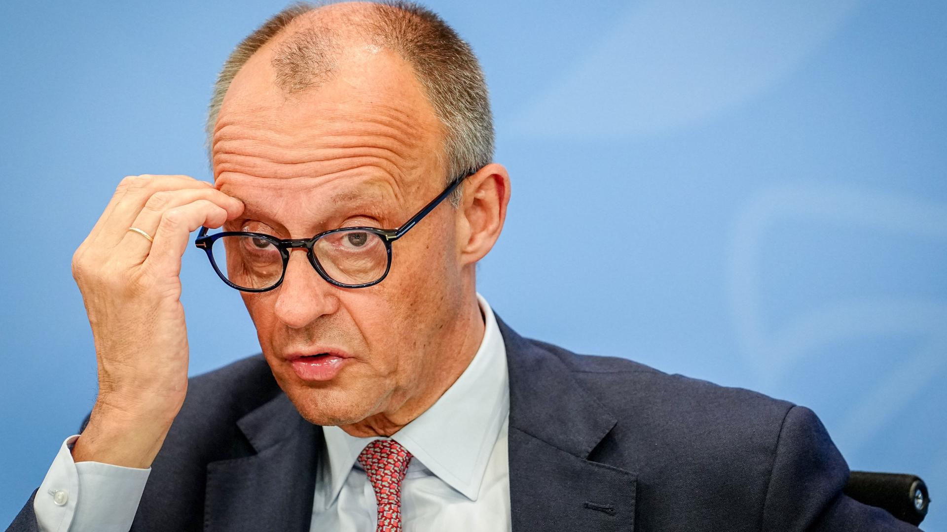 Bundeskanzler Friedrich Merz (CDU) gibt nach der Ministerpräsidentenkonferenz im Bundeskanzleramt eine Pressekonferenz. Bundeskanzler Friedrich Merz (CDU) gibt nach der Ministerpräsidentenkonferenz im Bundeskanzleramt eine Pressekonferenz.
