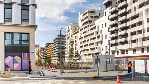 Das komplett neu errichtete Olympische Dorf in Saint-Denis. Hochhäuser mit Wohnungen für die Athletinnen und Athleten. 