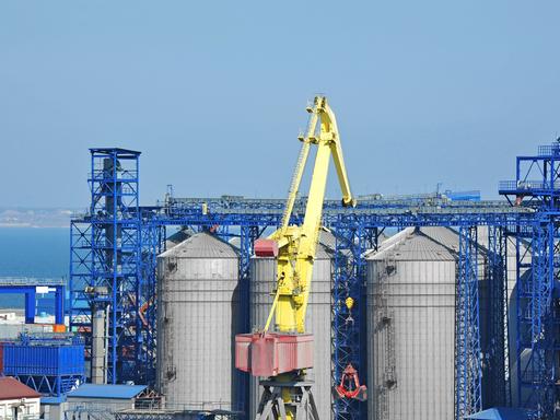 Getreidesilos im Hafen von Odessa