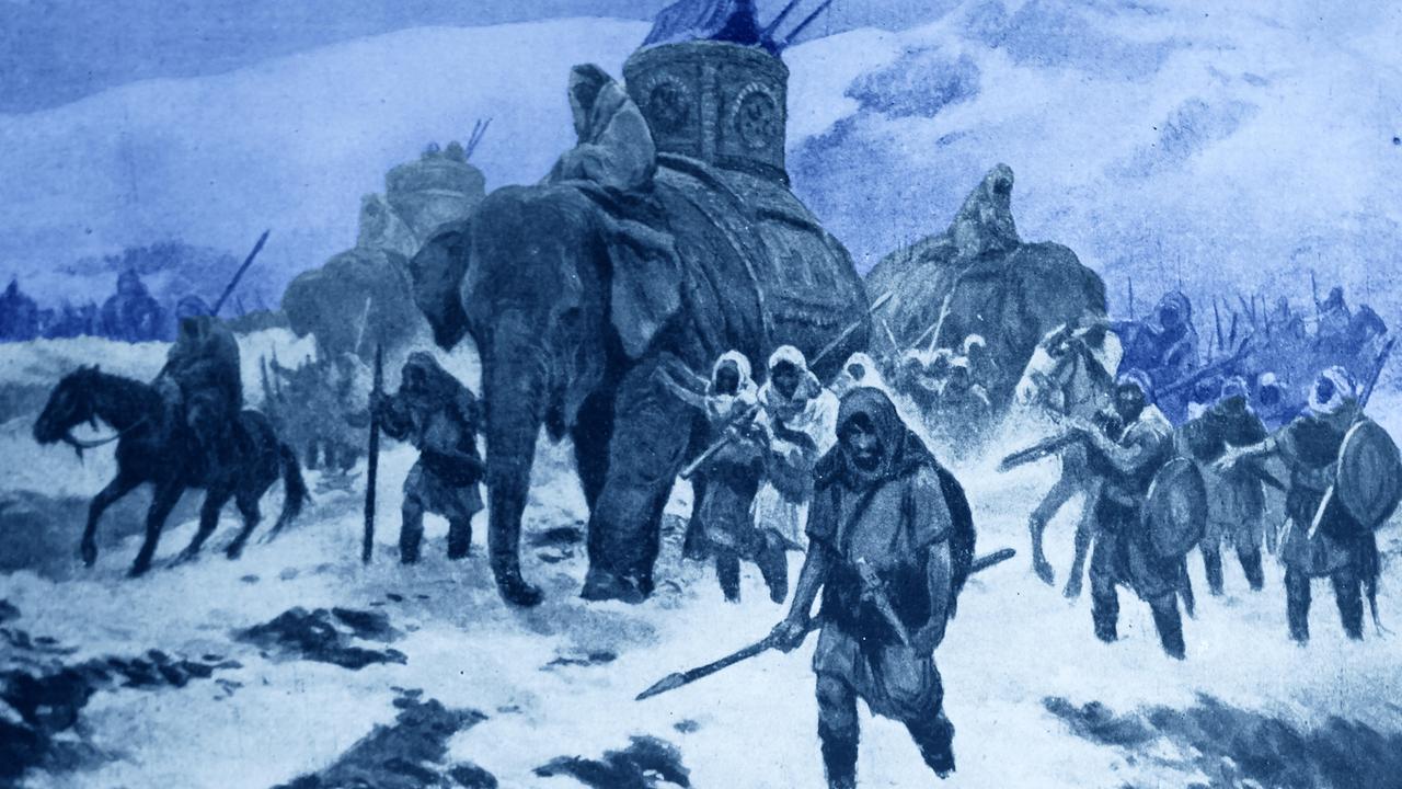 Ein Gemälde zeigt Soldaten und Elefanten die durch Schnee über die Alpen wandern.