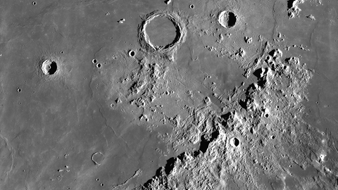Die lunaren Apenninen sind eines der mächtigsten Gebirge auf dem Mond