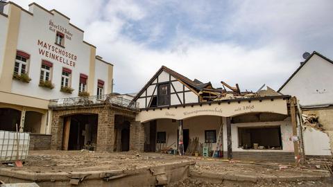 Das Gebäude der Winzergenossenschaft in Mayschoß: komplett zerstört und als Trümmerfeld.