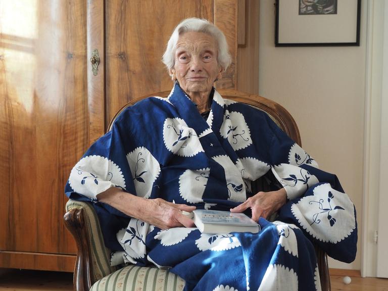 Die Schriftstellerin Ilse Helbich in ihrem Haus in Schönberg am Kamp am 30.10.2018. Foto Norbert Stadler