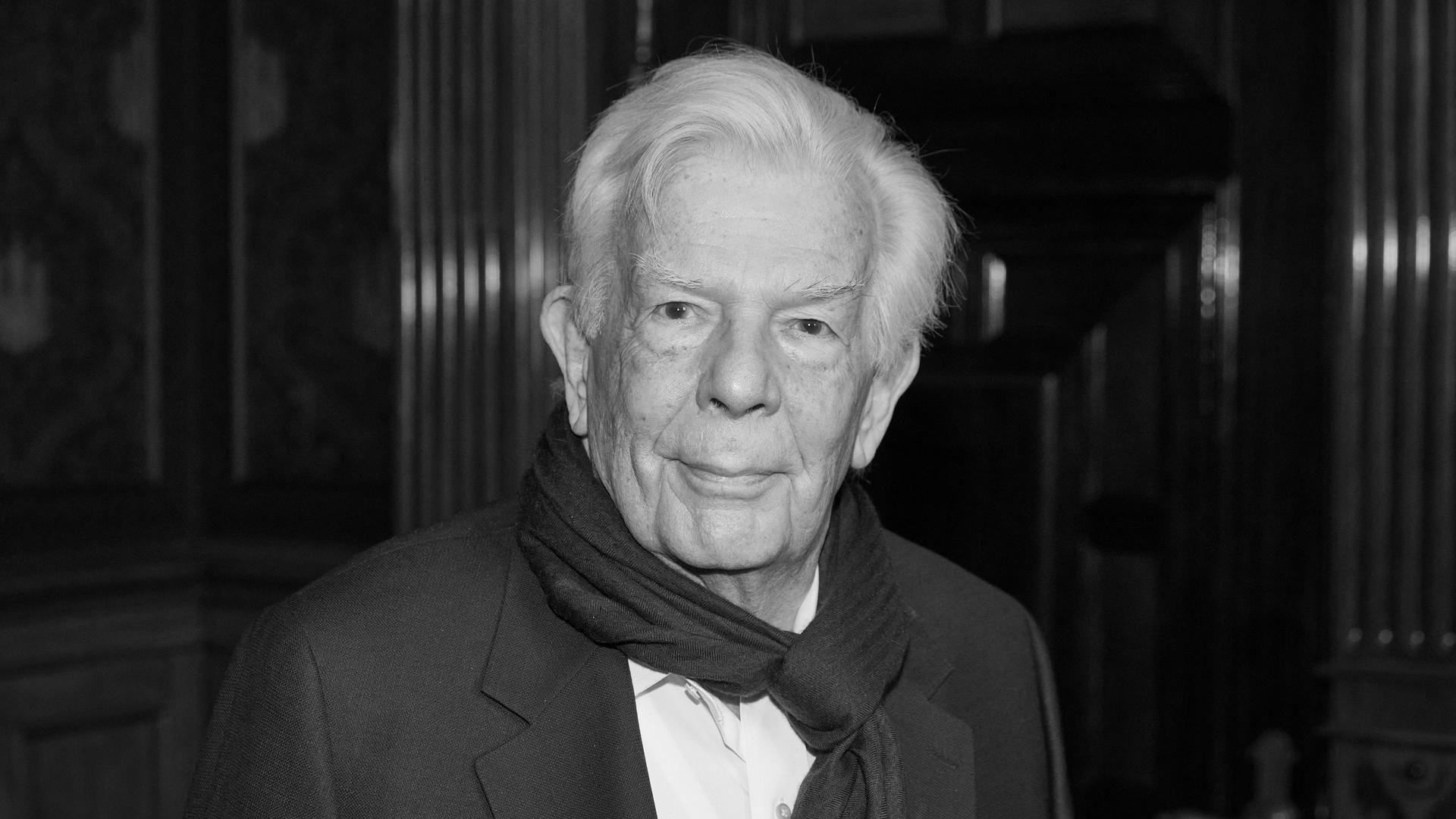 Christoph von Dohnányi, Dirigent und Intendant, steht im Rathaus von Hamburg. Zuvor hatte ihm P. Tschentscher (SPD), Erster Bürgermeister von Hamburg, die Johannes-Brahms-Medaille im Bürgermeisteramtszimmer überreicht. Aufnahme: 13. Januar 2020 Christoph von Dohnányi, Dirigent und Intendant, steht im Rathaus von Hamburg. Zuvor hatte ihm P. Tschentscher (SPD), Erster Bürgermeister von Hamburg, die Johannes-Brahms-Medaille im Bürgermeisteramtszimmer überreicht. Aufnahme: 13. Januar 2020