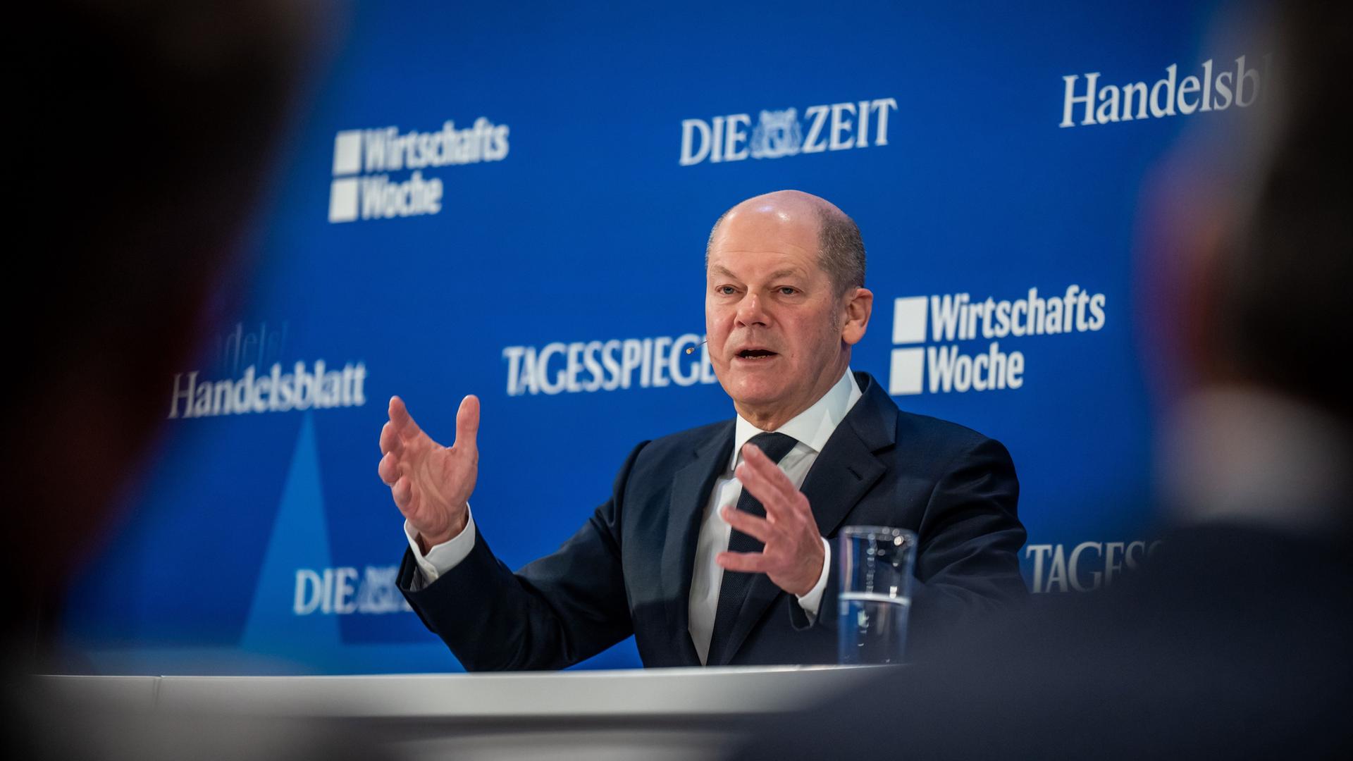 Berlin: Bundeskanzler Olaf Scholz (SPD) spricht bei der Konferenz "Europe 2024", eine Veranstaltung mit Beteiligung verschiedener Medienhäuser in den Design Offices am Humboldthafen.