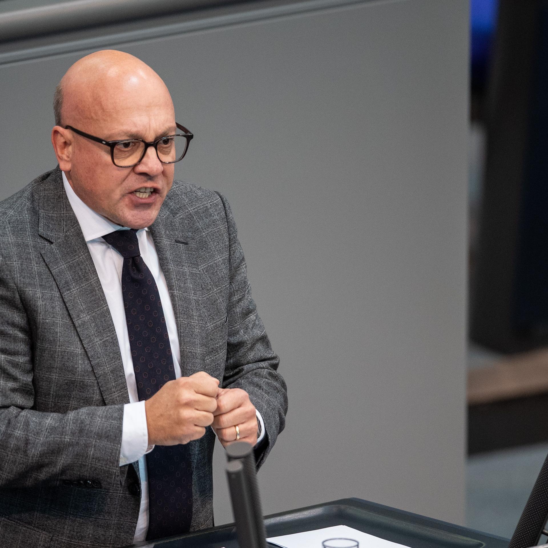 Alexander Throm (CDU), Mitglied des Deutschen Bundestags und innenpolitischer Sprecher der Unionsfraktion, spricht im Bundestag.