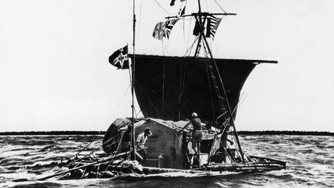 "Kon-Tiki" das Floß aus Balsaholz, mit dem der norwegische Experimental-Archäologe Thor Heyerdahl, 1947 von Lima aus über den Pazifik segelte