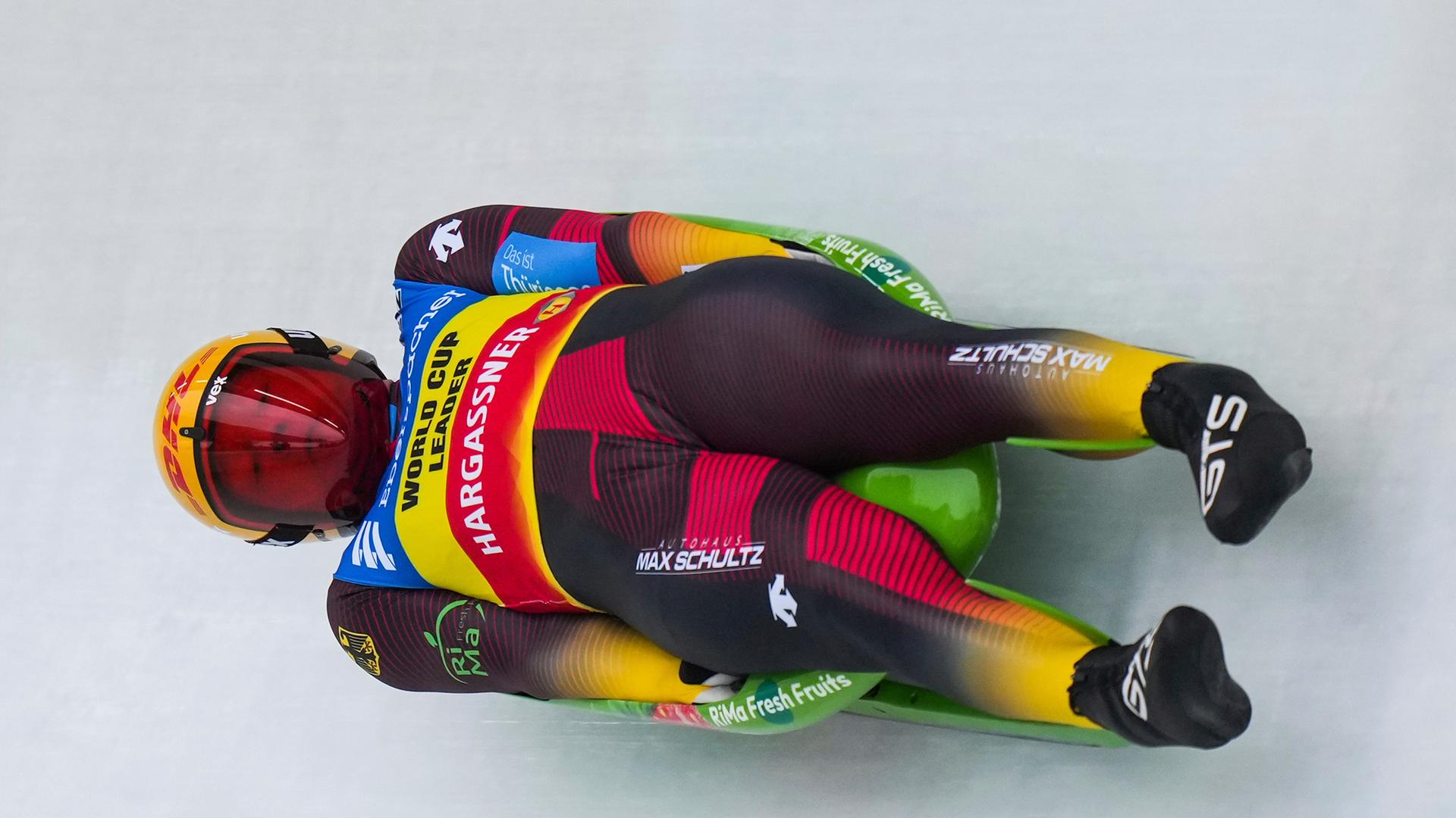 Max Langenhan rodelt den Eiskanal hinab. Max Langenhan rodelt den Eiskanal hinab.