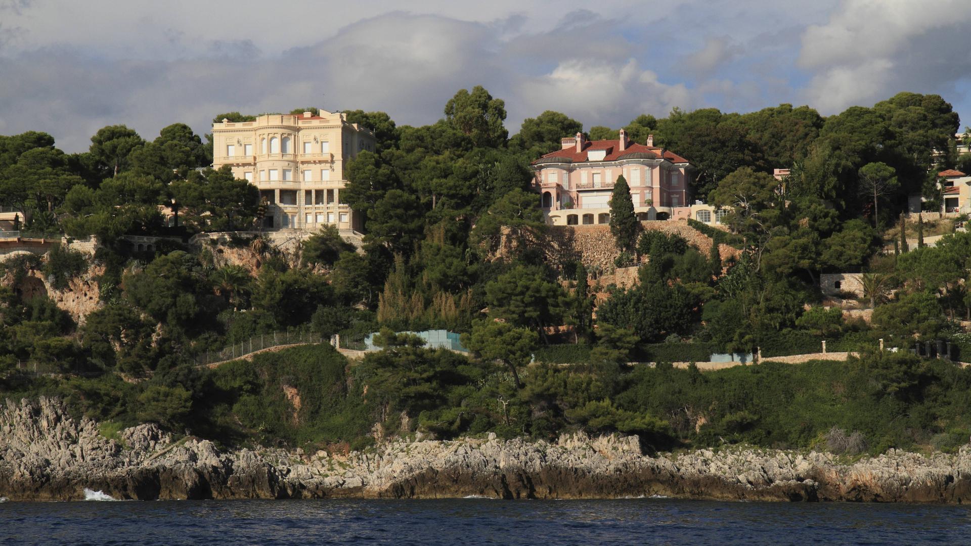 Die Villa Maria Irina (links) vom Meer aus Die Villa Maria Irina (links) vom Meer aus