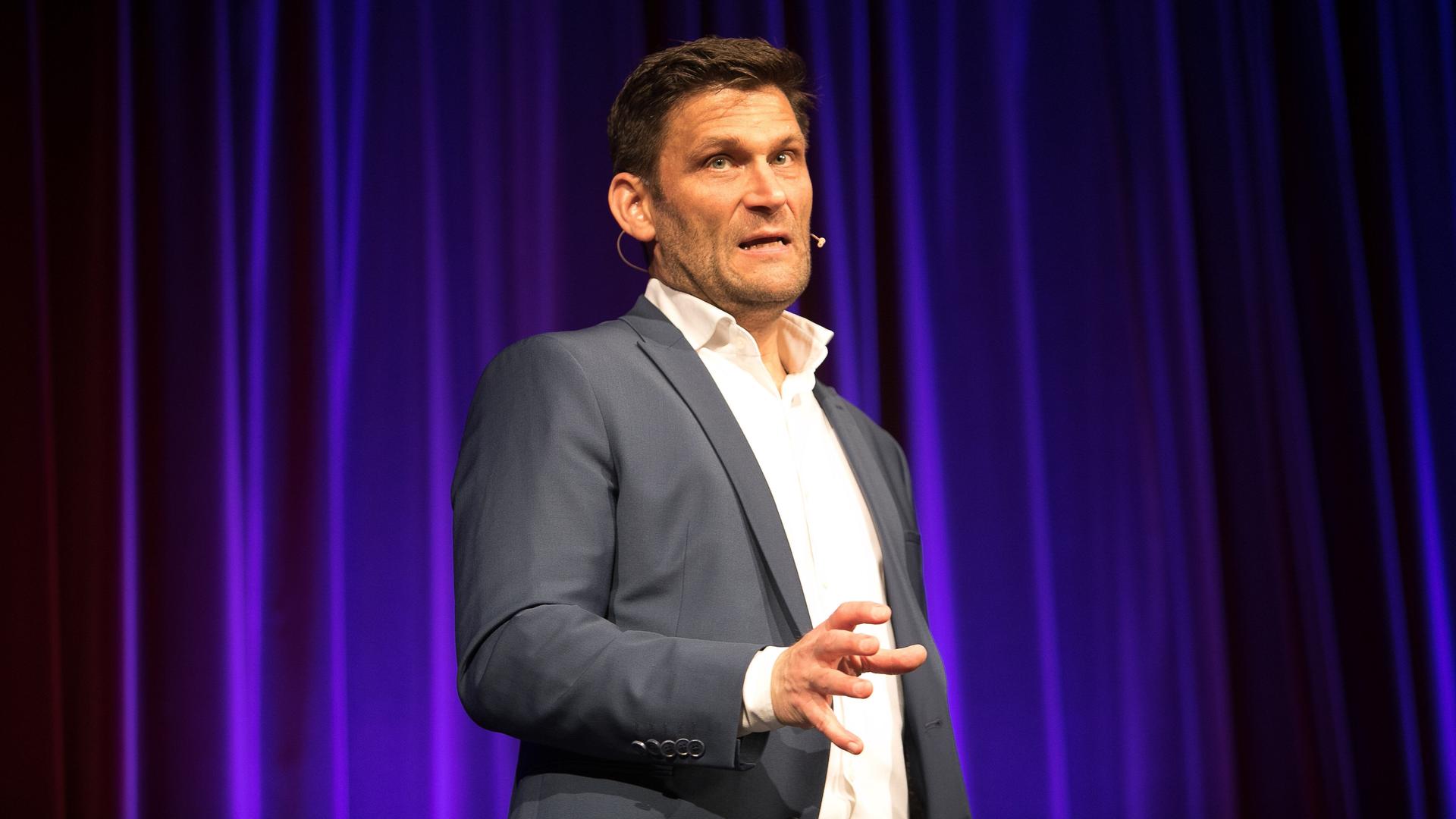 Kabarettist Christian Ehring im Bürgerhaus Garching mit seinem Programm: Stand jetzt.