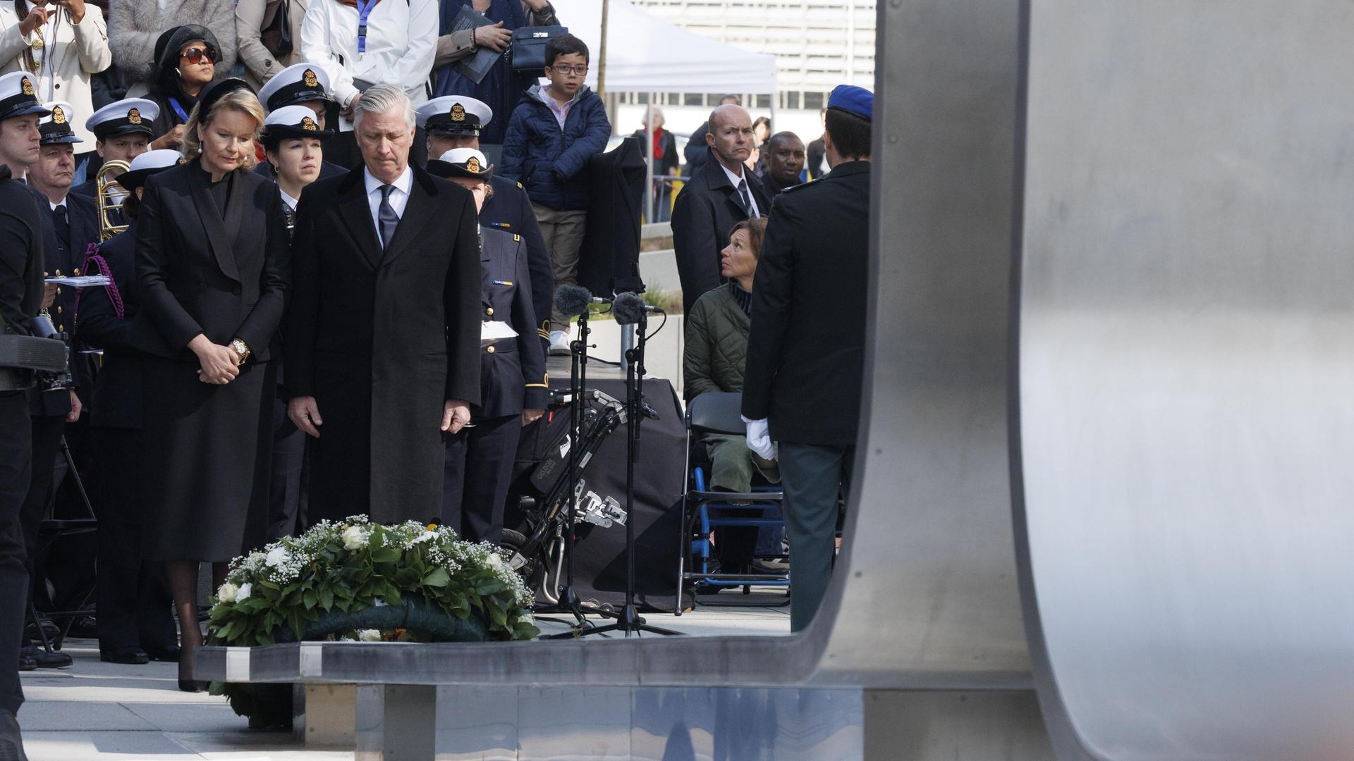 Königin Mathilde von Belgien und König Philippe bei der Gedenkfeier für die Opfer der Terroranschläge vom 22. März 2016 am Gedenkdenkmal in der Rue de la Loi / Wetstraat in Brüssel
Königin Mathilde von Belgien und König Philippe bei der Gedenkfeier für die Opfer der Terroranschläge vom 22. März 2016 am Gedenkdenkmal in der Rue de la Loi / Wetstraat in Brüssel