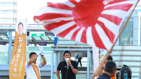 Sohei Kamiya, Vorsitzender der japanischen Oppositionspartei Sanseito bei einer Wahlkampfrede in Yokohama, Präfektur Kanagawa im Juli 2025.