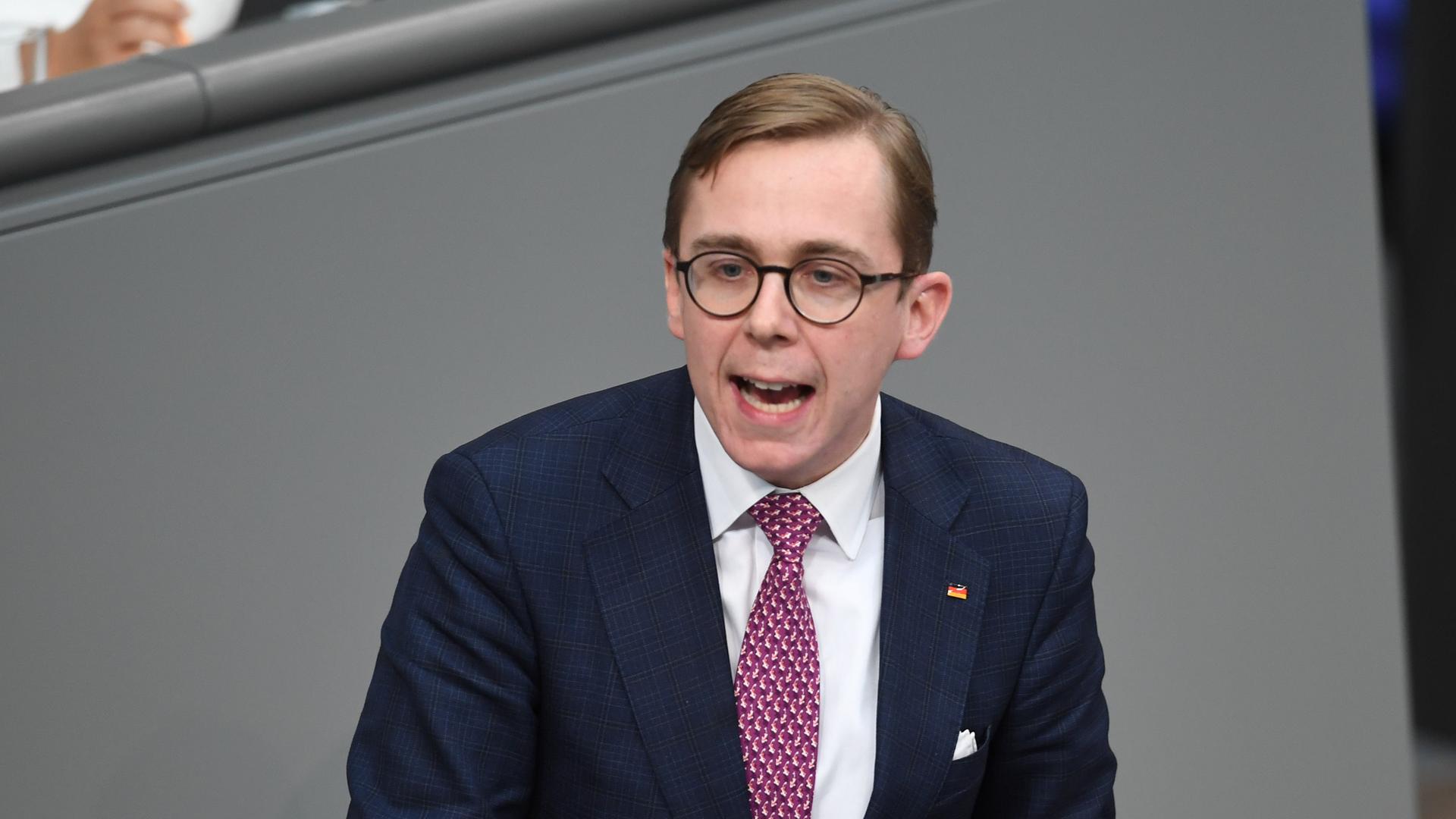 Der CDU-Politiker Philipp Amthor spricht im Plenum des Deutschen Bundestages