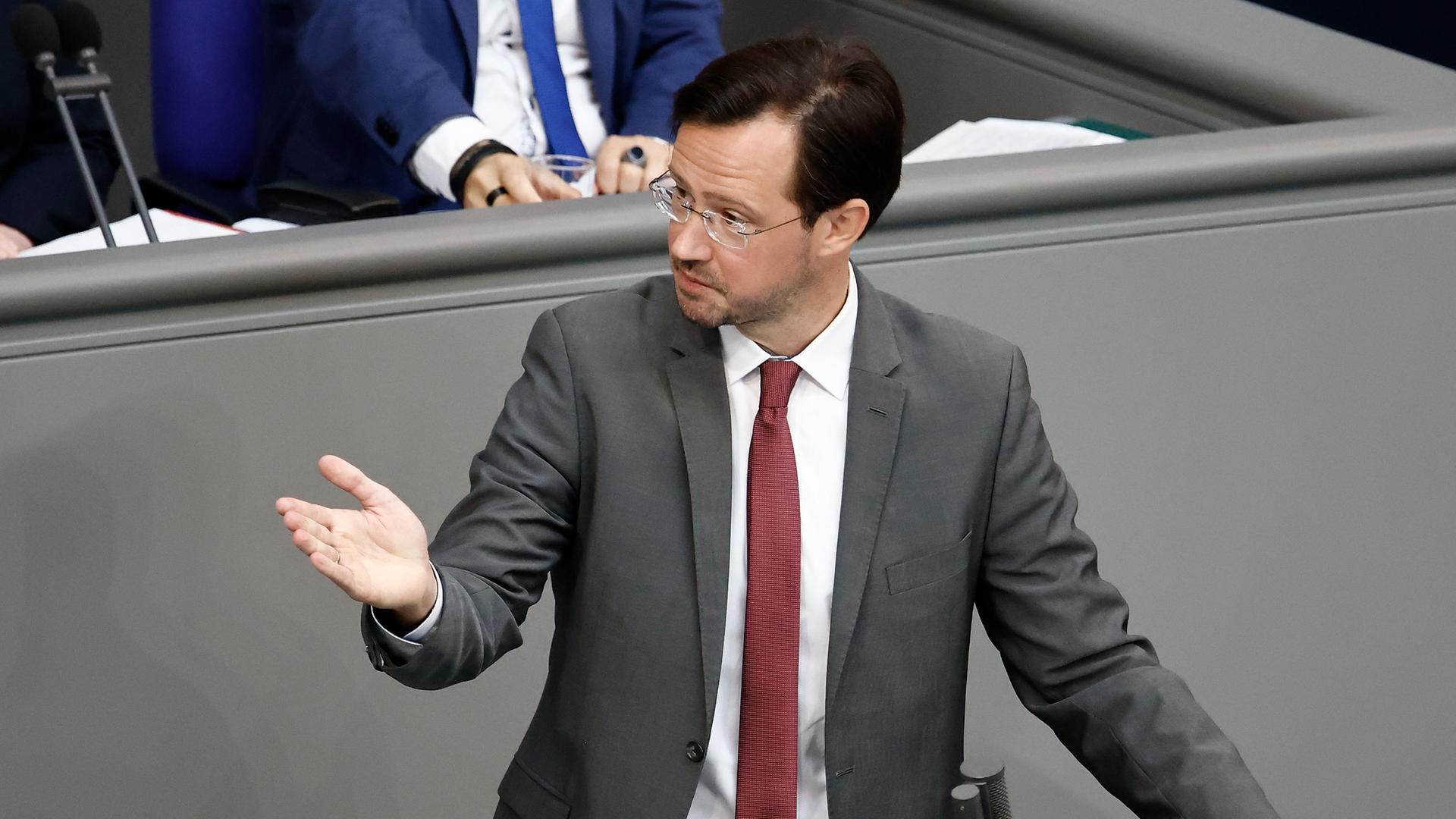 Der SPD-Fraktionsvize Dirk Wiese im Bundestag.